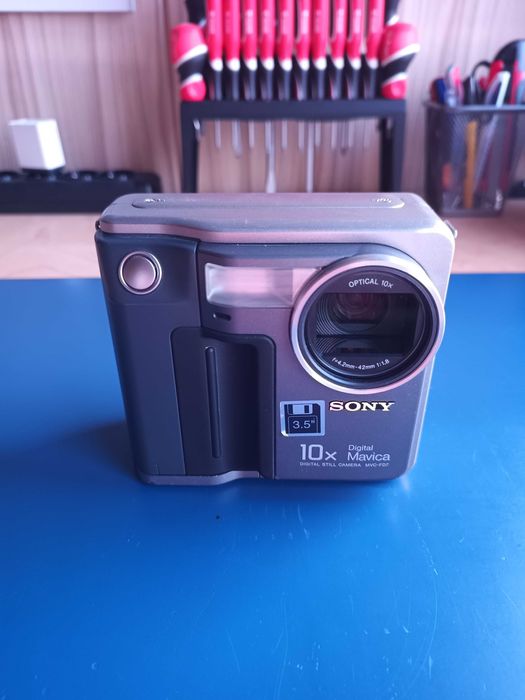 Aparat cyfrowy Sony Mavica MVC-FD7 + bateria + dyskietka + ładowarka