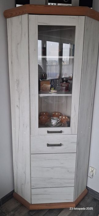 Sprzedam witryne naroznikową