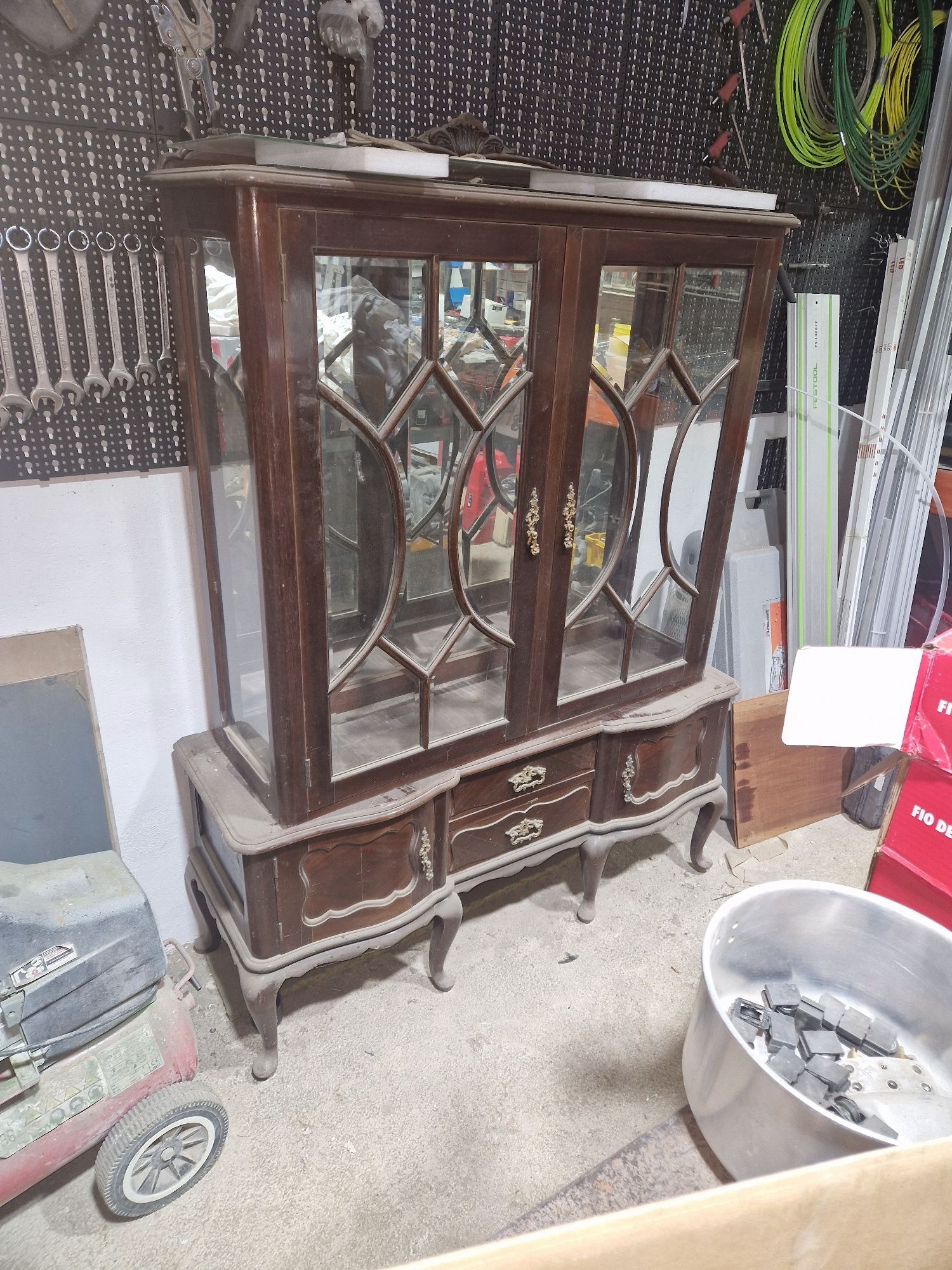 Vitrine queen anne
