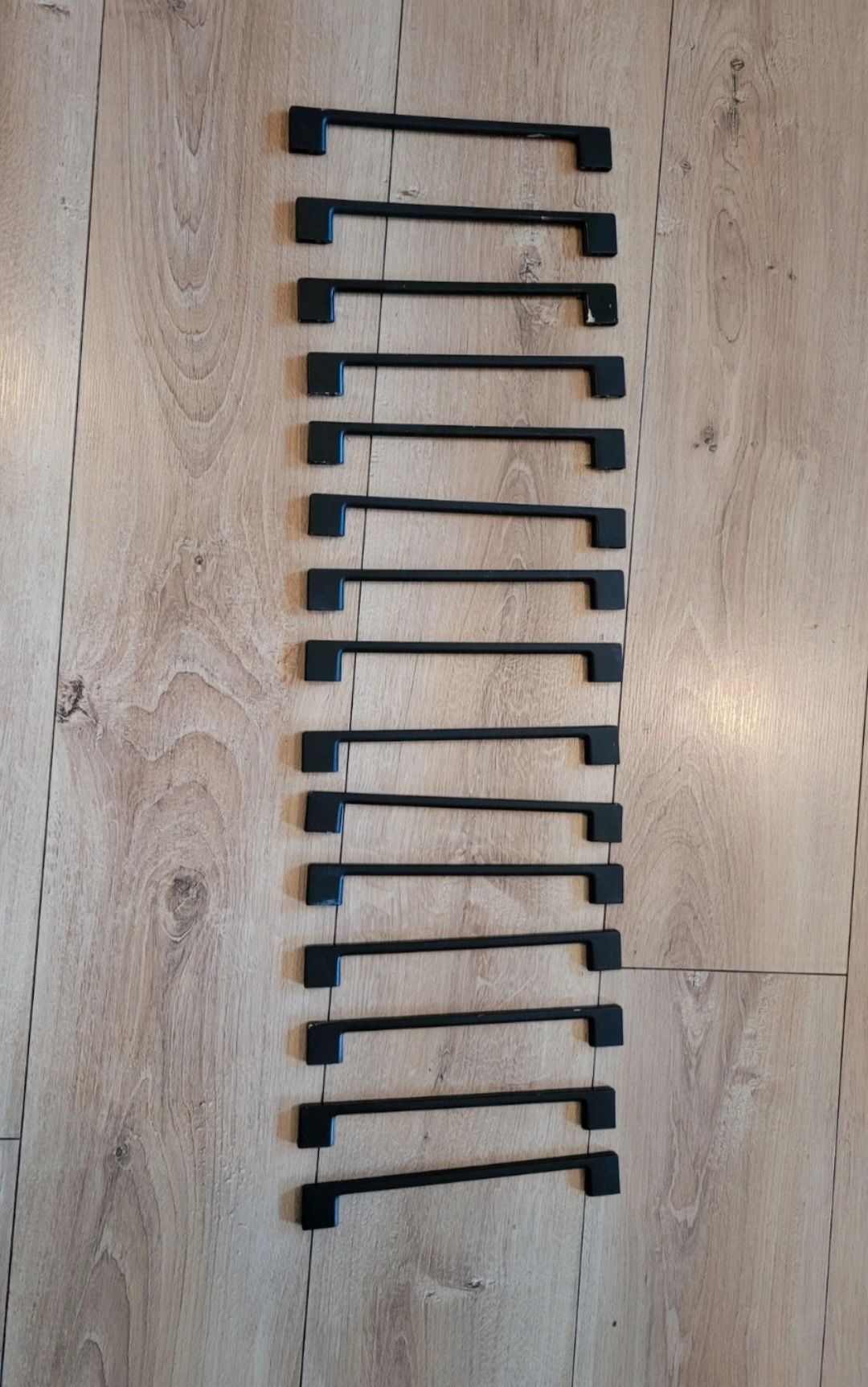 Uchwyty do szafek loft rozstaw mocowań 192 mm