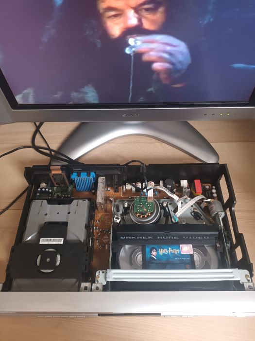 Magnetowid odtwarzacz DVD VHS combo Toshiba SD-25VLSL