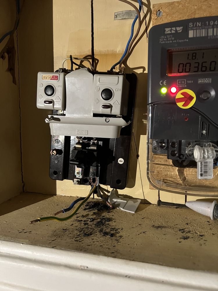 Piquete 24 horas eletricidade e canalização .