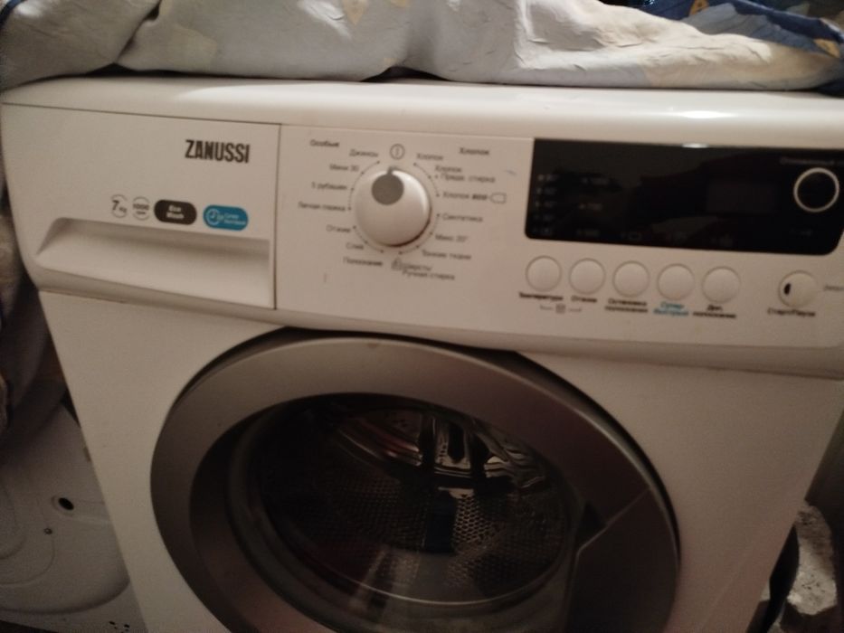 Zanussi ZWSE7100VS ціла або на запчастини
