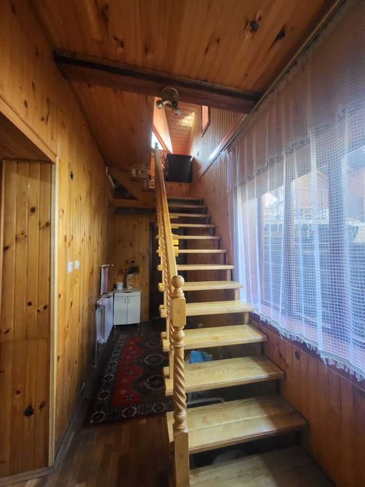 Продаж гарного будинку з земельною ділянкою в центрі Яремче!