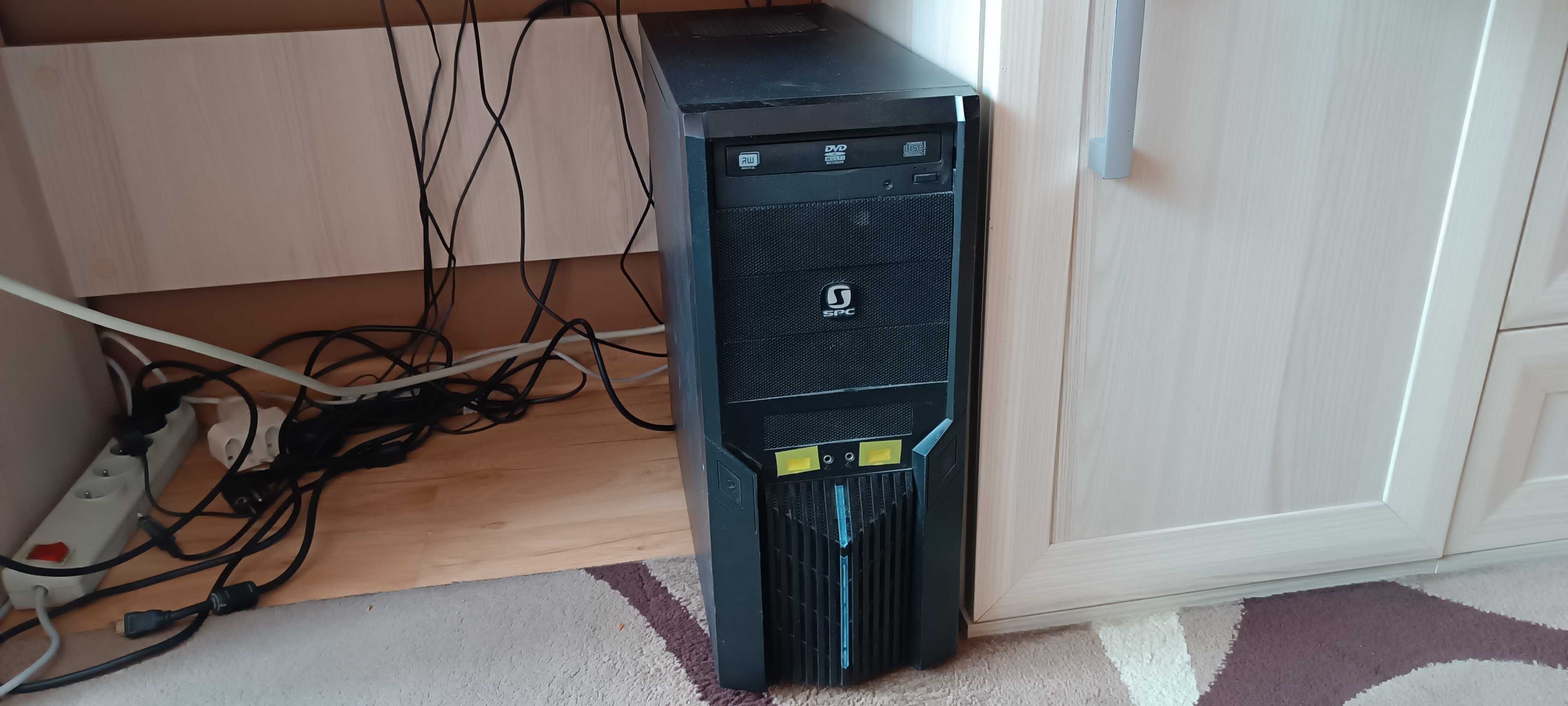 Komputer stacjonarny + monitor do nauki/pracy