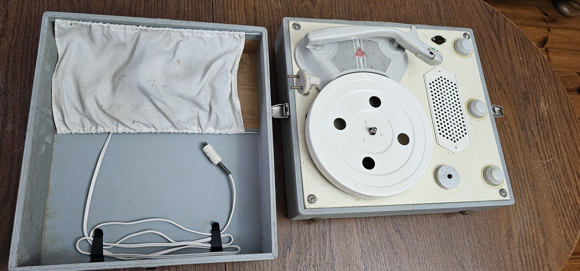 Gramofon z firmy Fonica