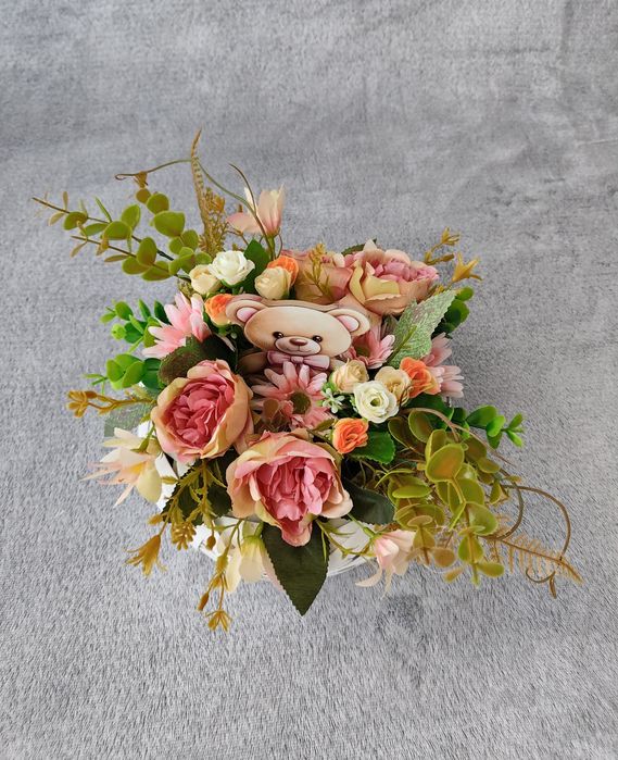 Kompozycja kwiatowa kwiaty sztuczne stroik aniołek pomnik grób dziecka