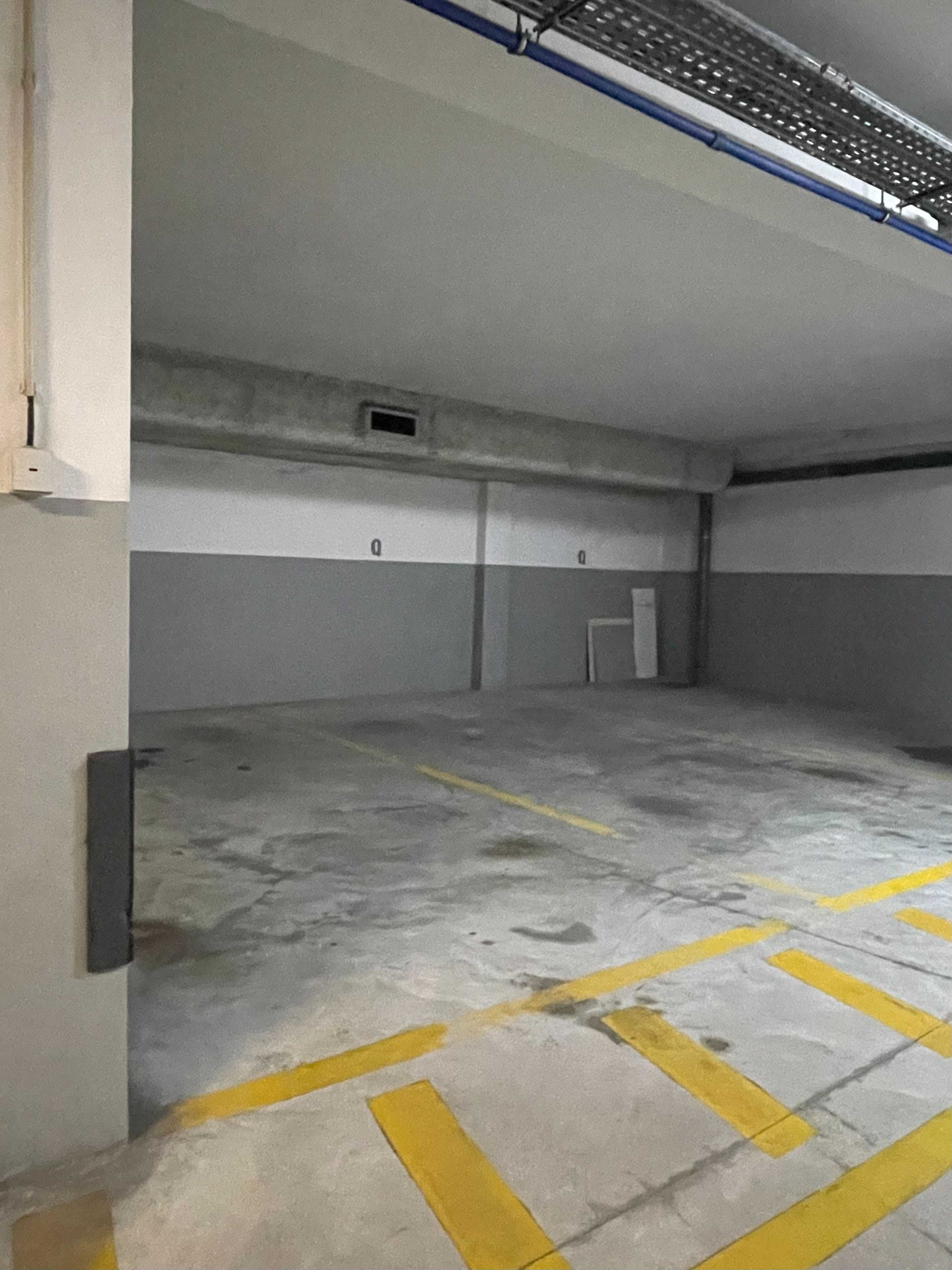 lugar garagem centro do Porto // parking garage space