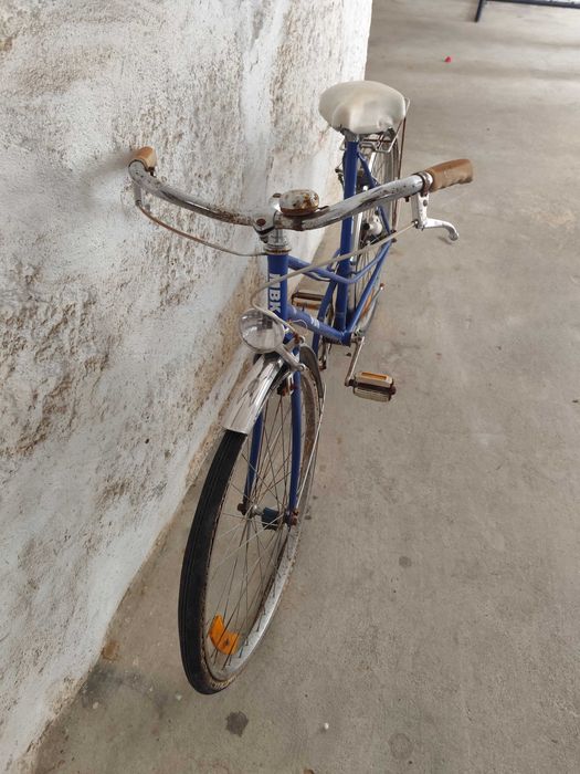 Bicicleta de senhora tipo pasteleira