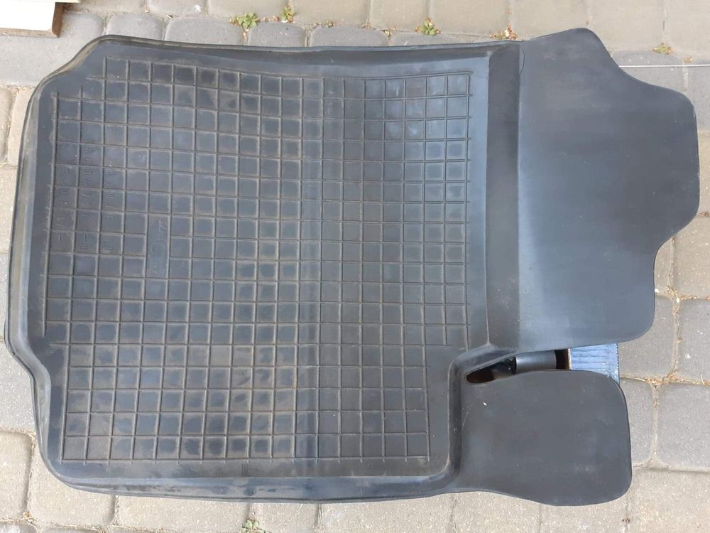 Dywanik Opel Combo/Corsa gumowy oryginalny
