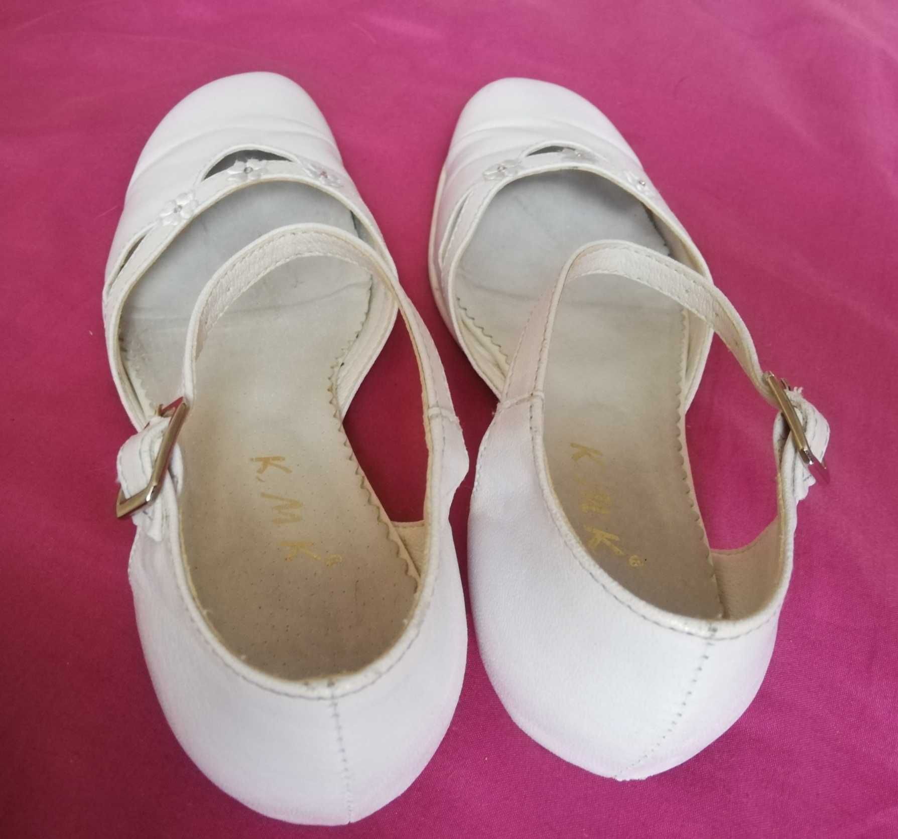 Buty pantofelki wizytowe komunijne ślubne białe na małym obcasie 36
