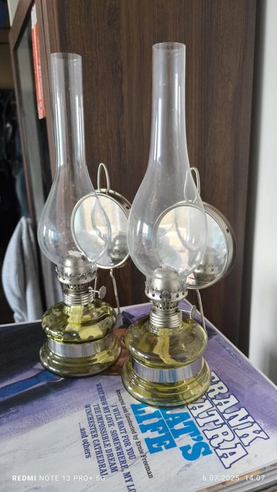 Lampy naftowe PRL 8" zielonkawożółte. Dwie sztuki. Dobrana para.