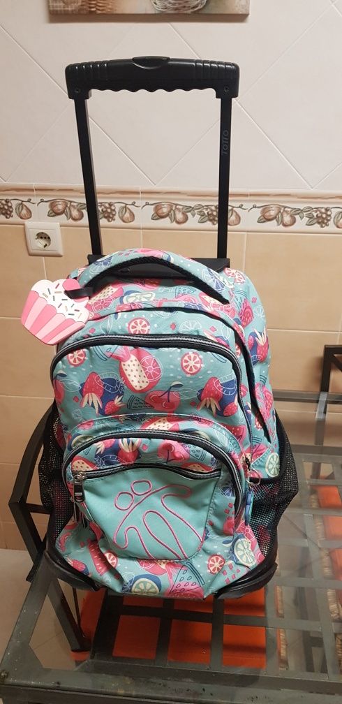 Mochila rodinhas marca totto