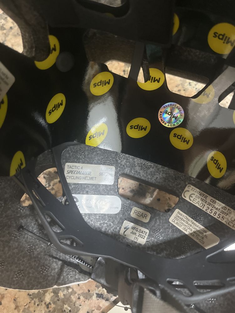 Capacete de btt novo sem qualquer risco