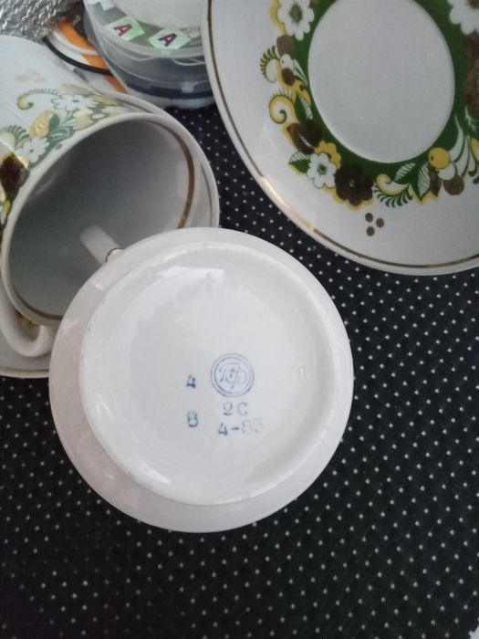 Великі чашки з блюдечками