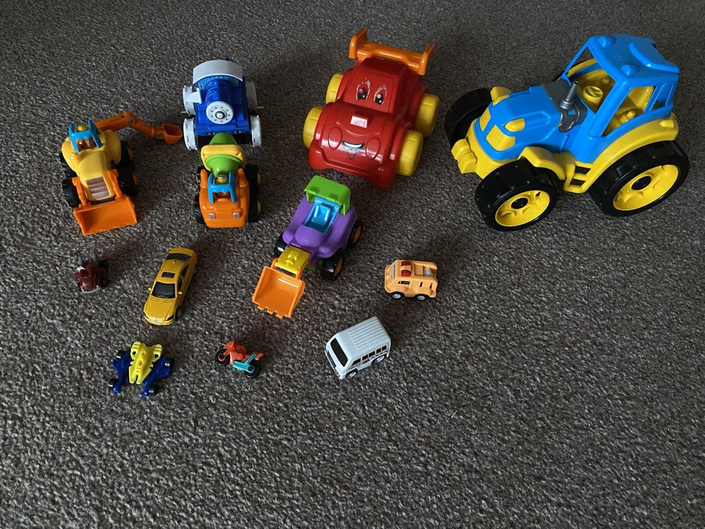 Машинки іграшки трактор