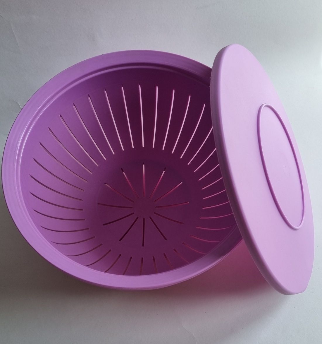 Чаша " Очарование" 4,3 л Tupperware розового цвета