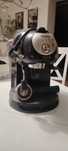Ekspress do kawy Delonghi kolbowy