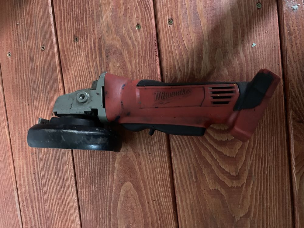 Milwaukee  szlifierka hd18ag