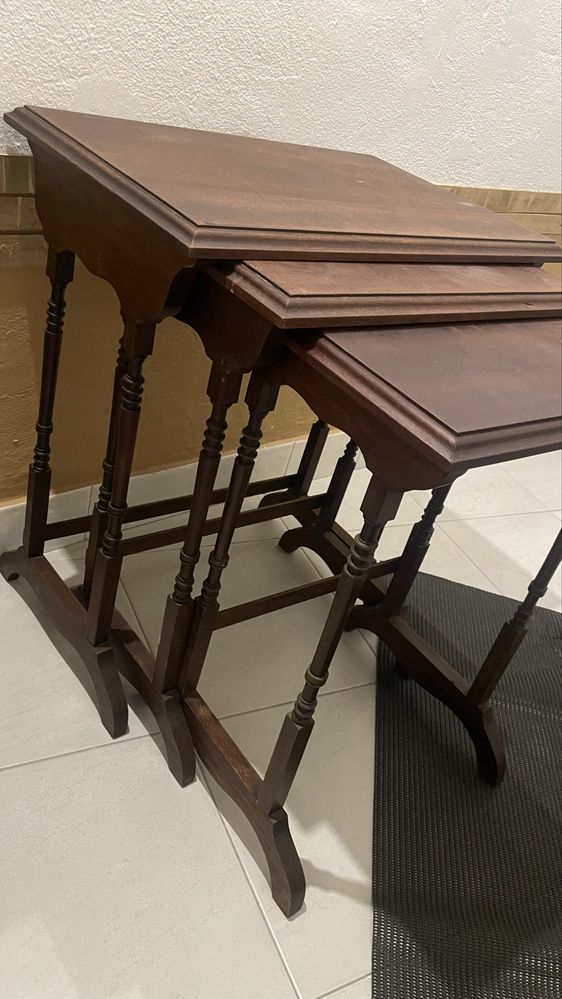 Mesa de apoio com 3 mesas cor castanho de mogn o movel