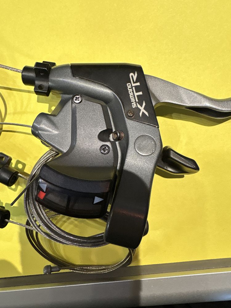 Klamkomanetki Shimano XTR ST-M951 / 3 x 8