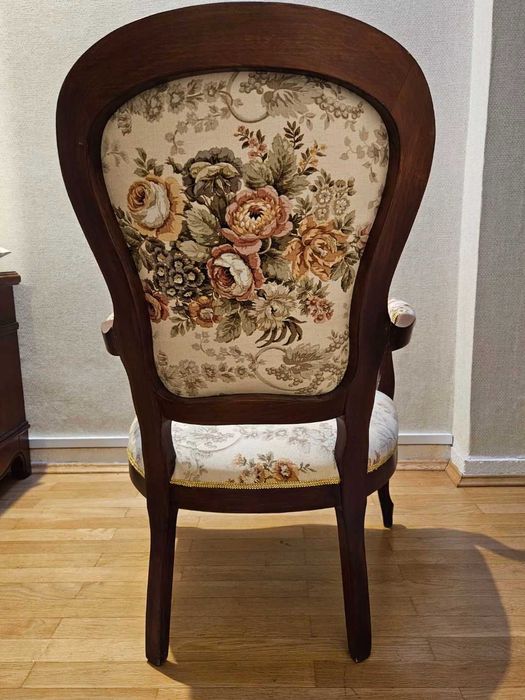 Stylowy kwiecisty fotel