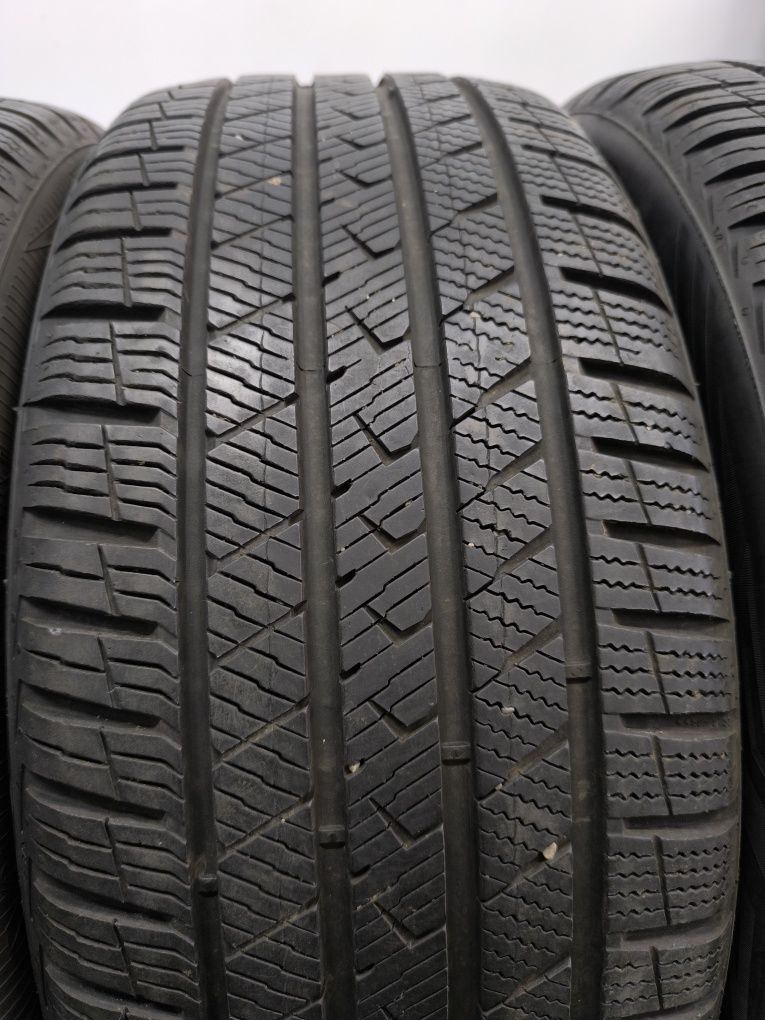 2022r 4 x 235/45/19 Vredestein Opony Całoroczne