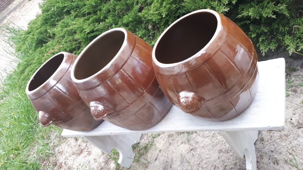 Stare gliniane beczki, buncloki kamionkoweBochnia