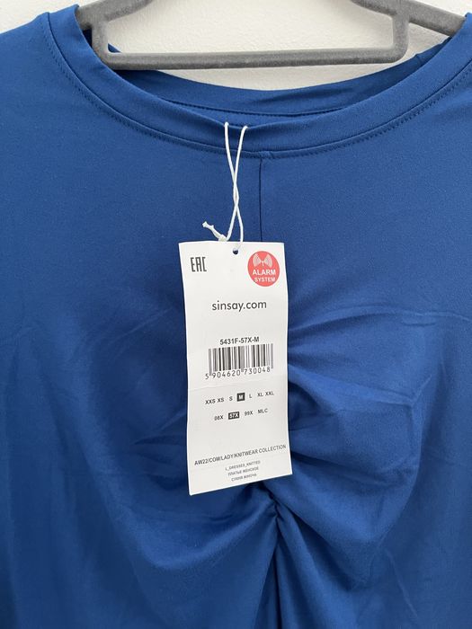 nowa niebieska krótka sukienka z długim rękawem