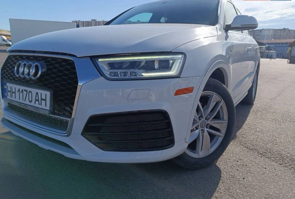 Автомобиль AUDI Q 3