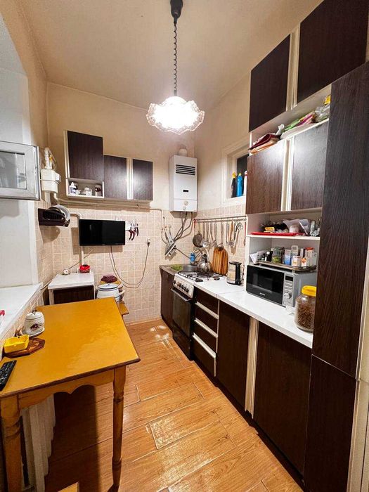 Продаж трьохкімнатної квартири в центрі міста