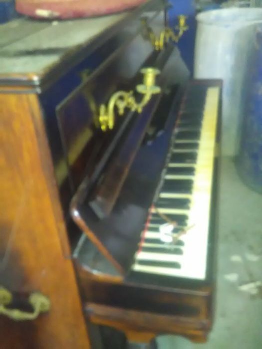 Piano Aucher muito antigo