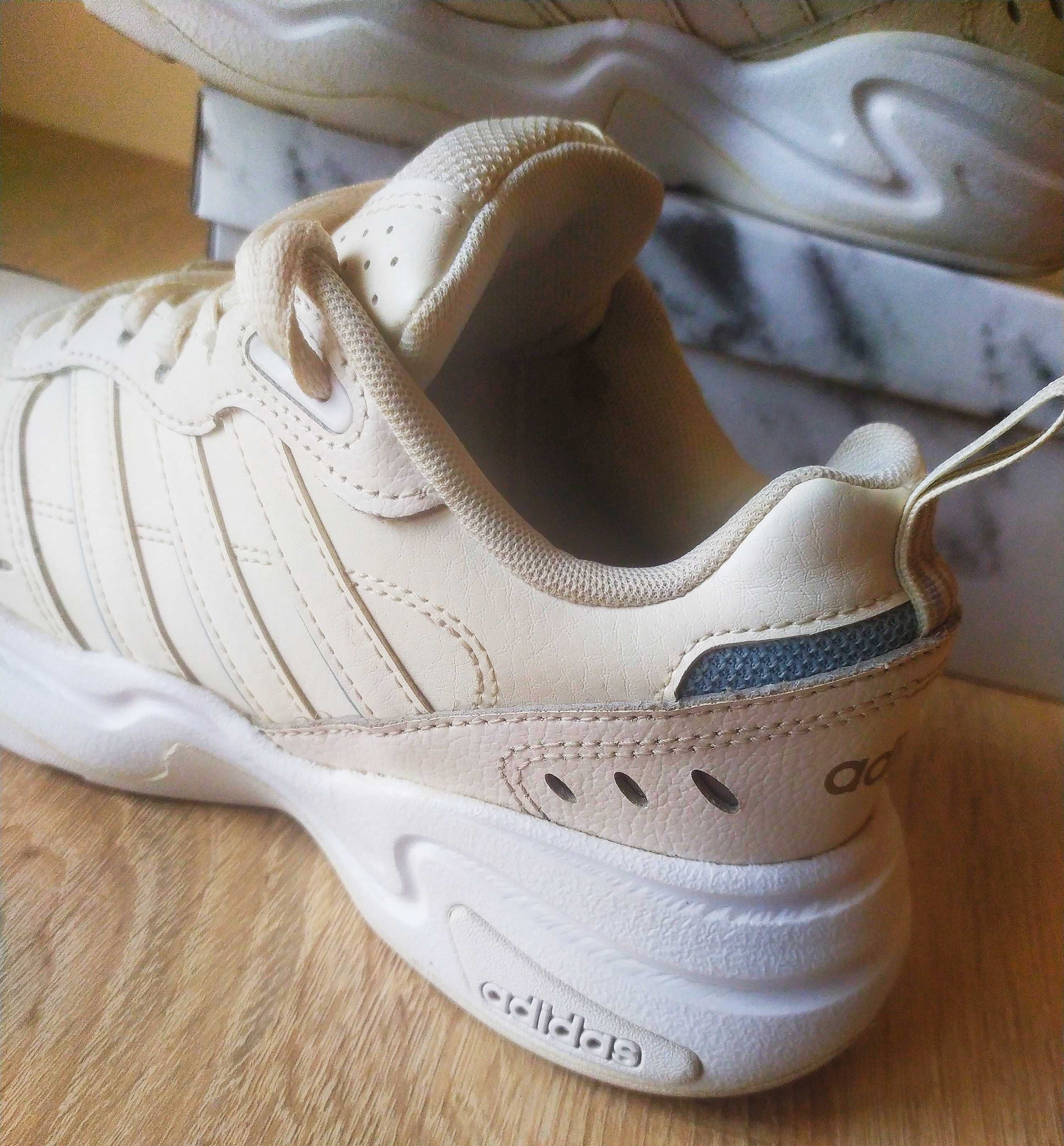 Kremowe skórzane sneakersy ADIDAS Strutter, rozmiar 40 /wkładka 25 cm.