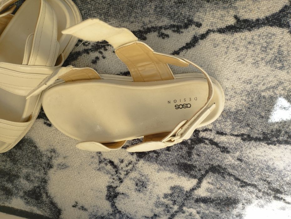 Продам жіночі босоніжки