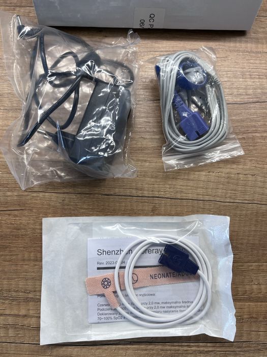 Pulsoksymetr Med7even UT100 sprawny gwarancja do 2026 plus czujniki