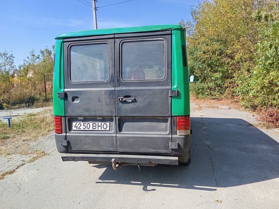 Автомобіль  Mb 100