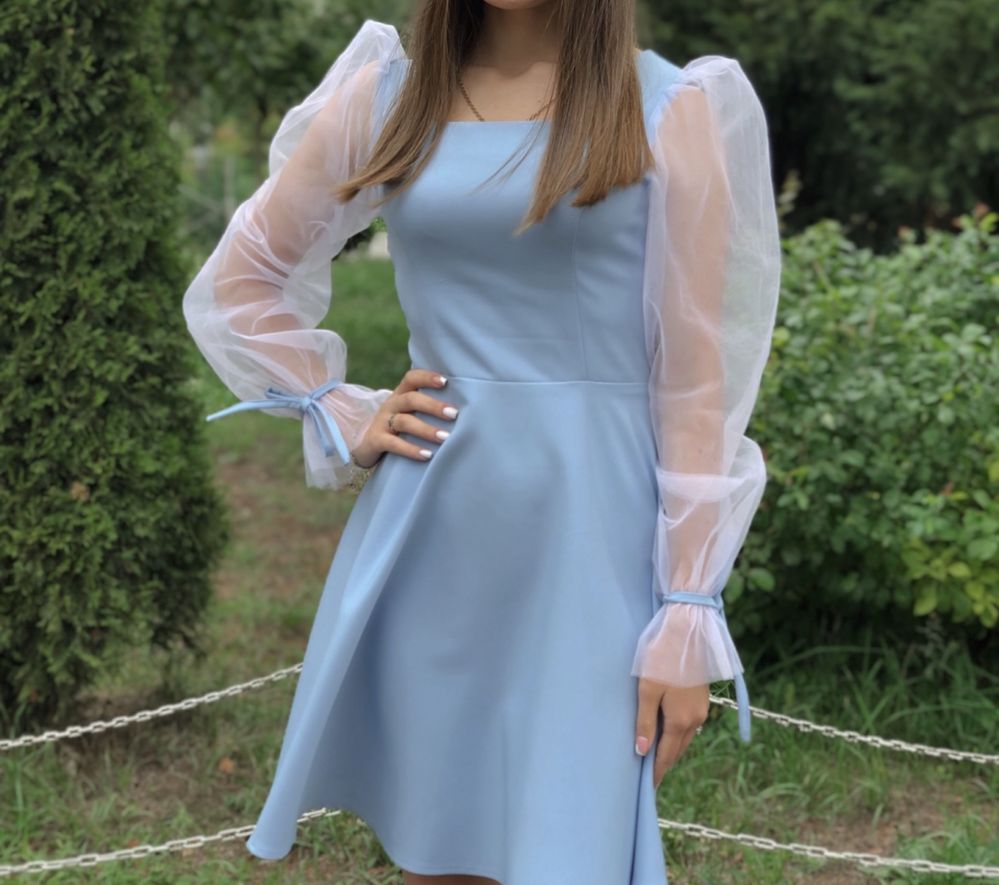 Плаття голубого кольору