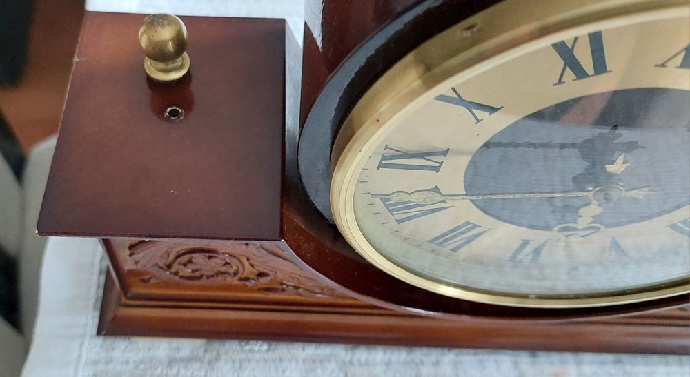 Piękny zegar kominkowy firmy Vesna