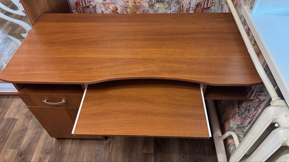 Шкільний стіл та стілець