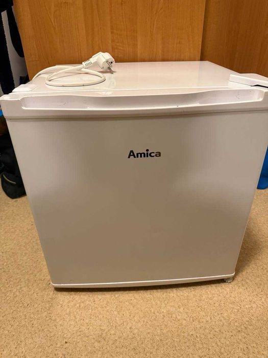 Uszkodzona lodówka firmy Amica