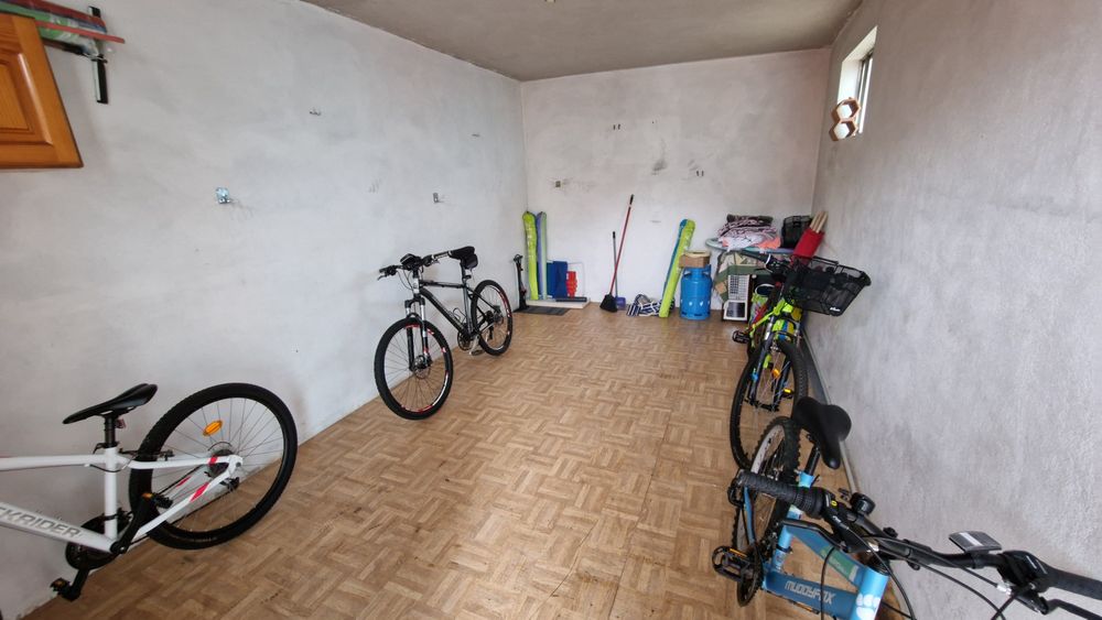 Apartamento T1+1 com garagem