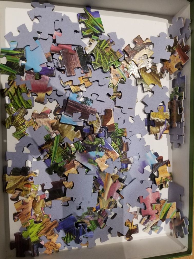 Puzzle gromadzące światło.  Dinozaury.  150 elementów