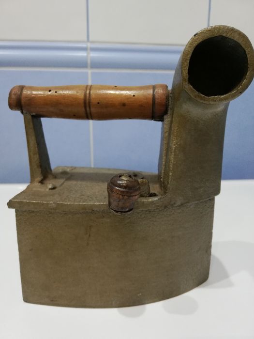 Starocie PRL zabytkowe żelazko