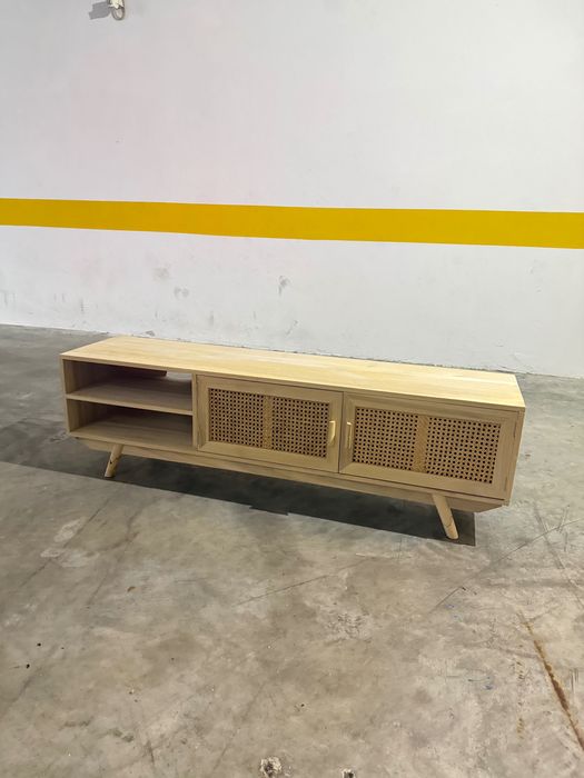 Móvel de TV com 4 meses de uso