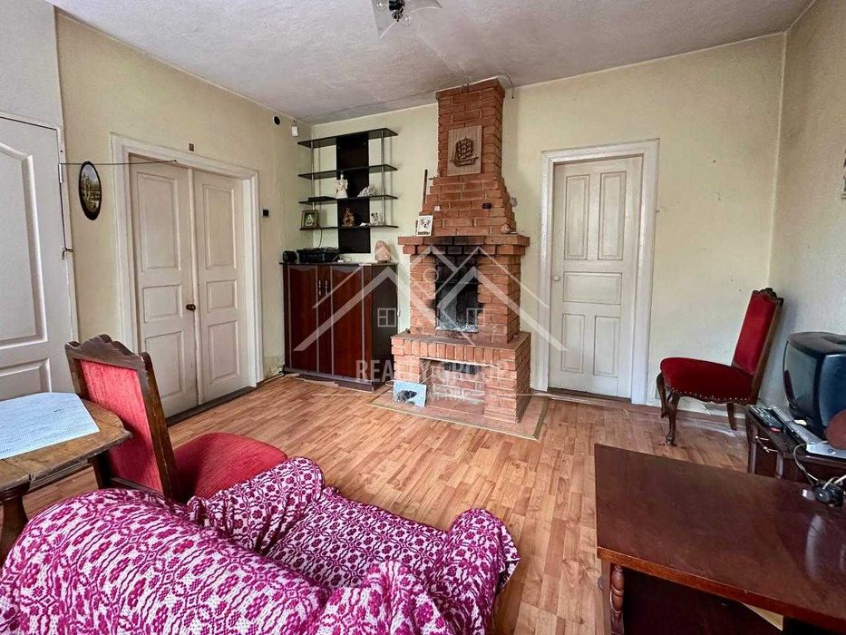 Продаж будинку з гаражем в Металургійному районі