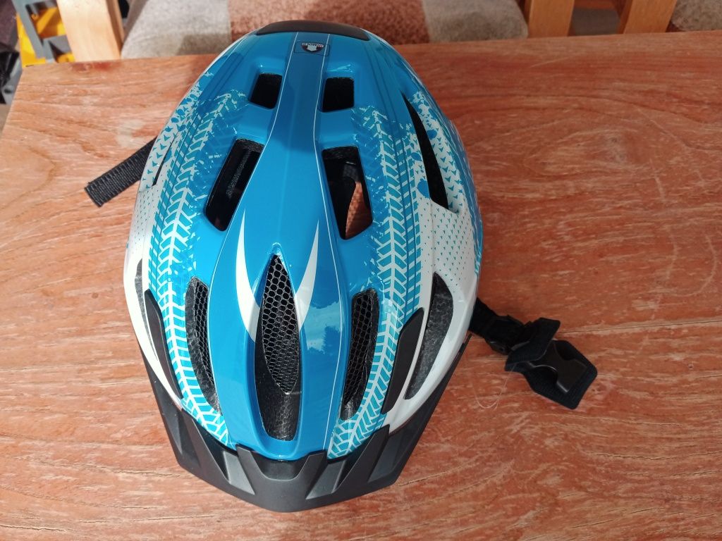 Kask rowerowy z tylną lampką