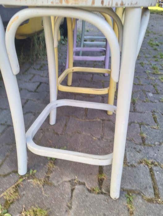 Sprzedam.   Jokery. Z giętego drzewa do kuchni