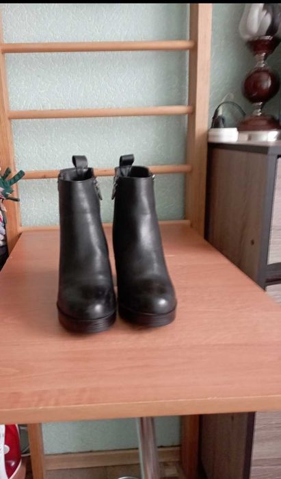 Стильні зручні шкіряні ботильони черевики