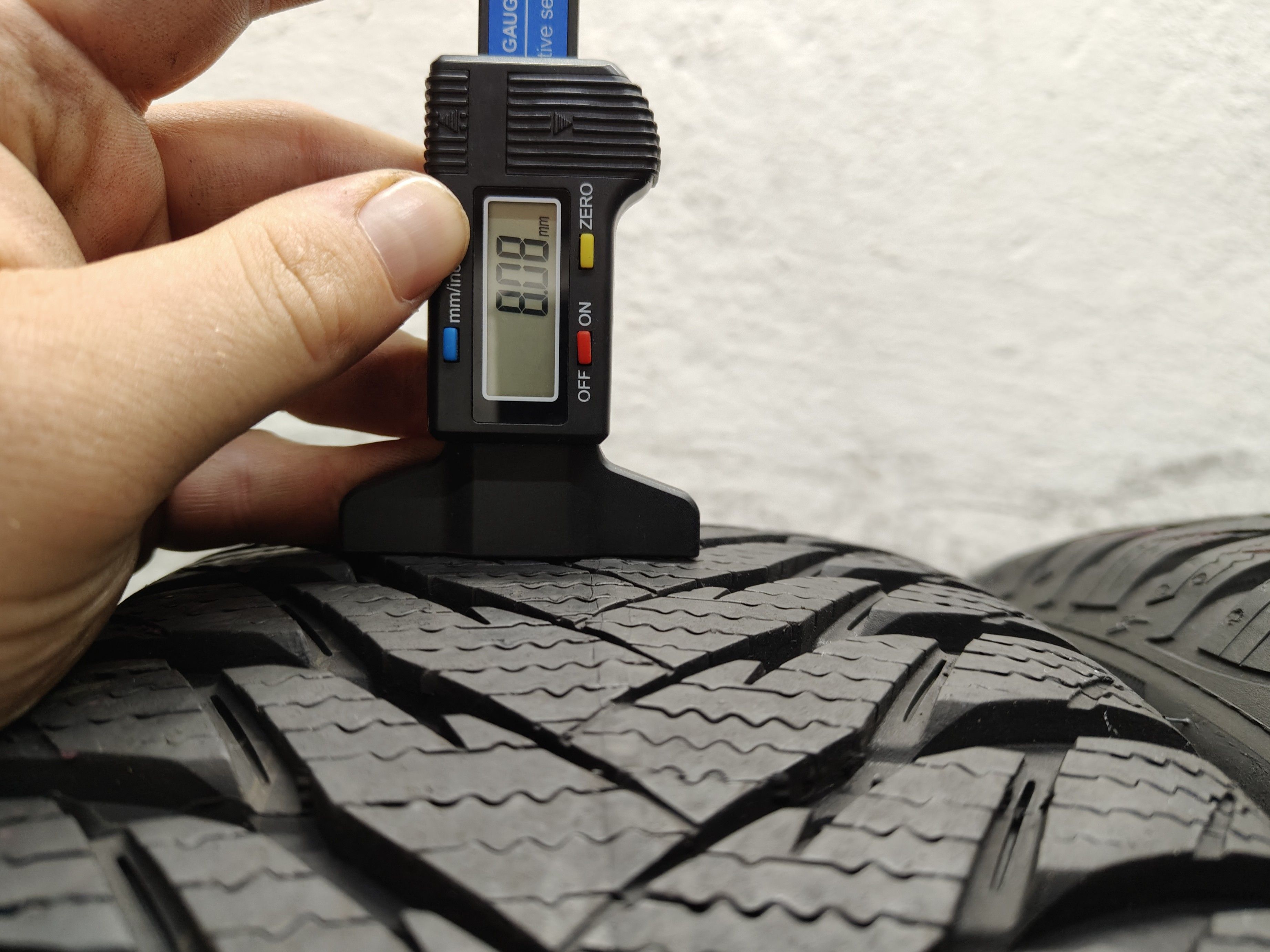 4X 195/55R16 87H Goodyear Ultragrip 8 *Bmw 8mm Opony Zimowe
