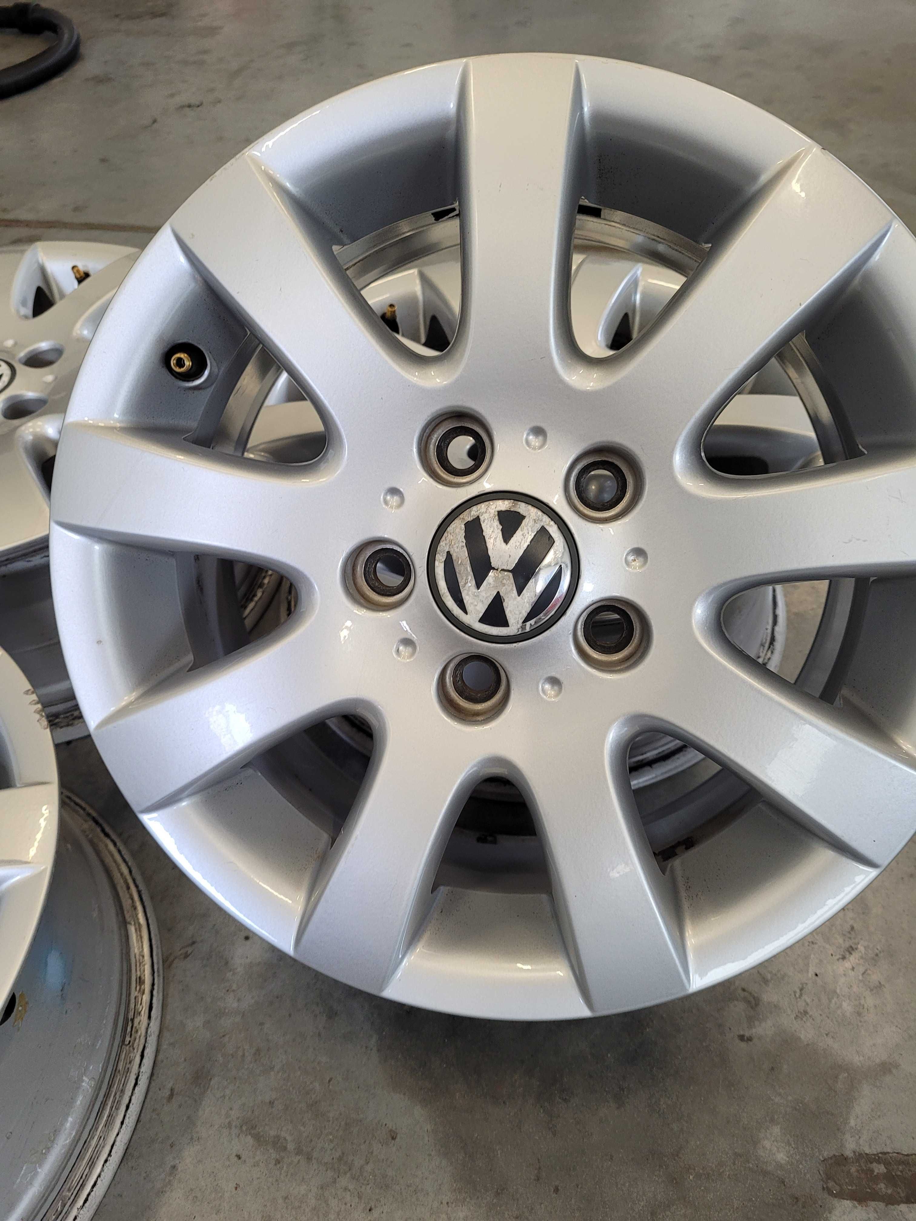 Komplet felg Volkswagen R 15 rozstaw 5x112 ET50 J6,5